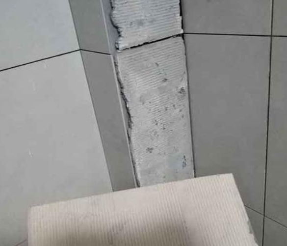 安丘瓷砖空鼓维修公司分享下厨房瓷砖脱落的补救措施。